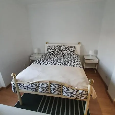 Lovely 2-Bedroom Flat With Free Parking Caldas Da Rainha