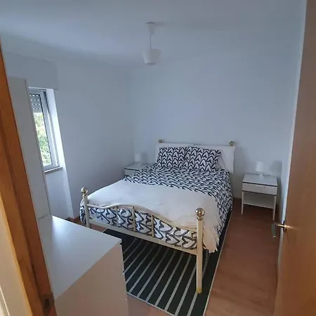 Lovely 2-Bedroom Flat With Free Parking Appartamento